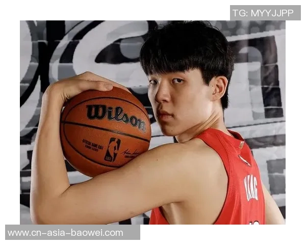 杨瀚森季前赛表现亮眼场均8分35板新赛季期待更大突破与进步 杨瀚森季前赛表现亮眼场均8分35板新赛季期待更大突破与进步