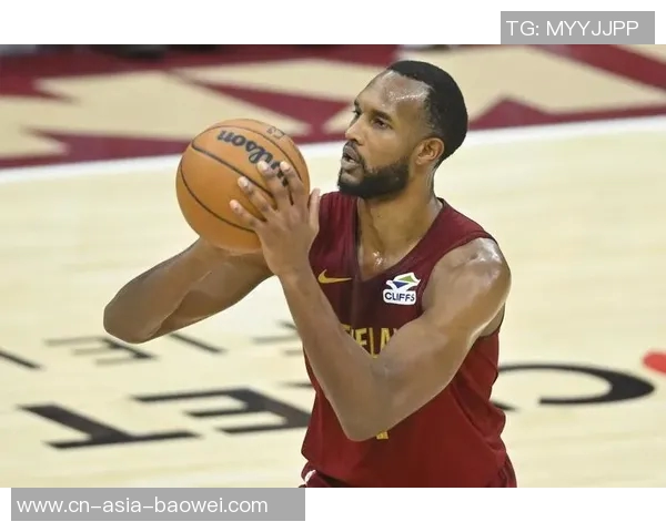 小莫布里首秀表现亮眼18分钟内砍下12分6板2助助球队取胜 小莫布里首秀表现亮眼18分钟内砍下12分6板2助助球队取胜