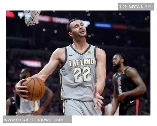 南斯表现起伏10投仅中2罚球稳健贡献11分并抢下5个前板与3次抢断 南斯表现起伏10投仅中2罚球稳健贡献11分并抢下5个前板与3次抢断