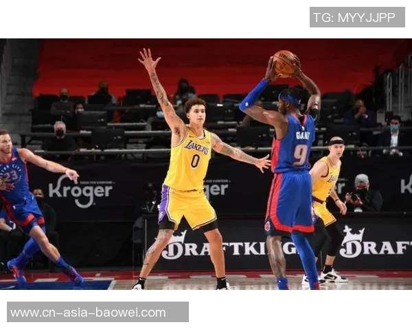 库兹马半场表现抢眼10投6中贡献13分6篮板2助攻并抢下3前场板